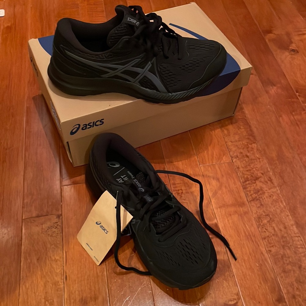 New with tags ASICS black sneakers